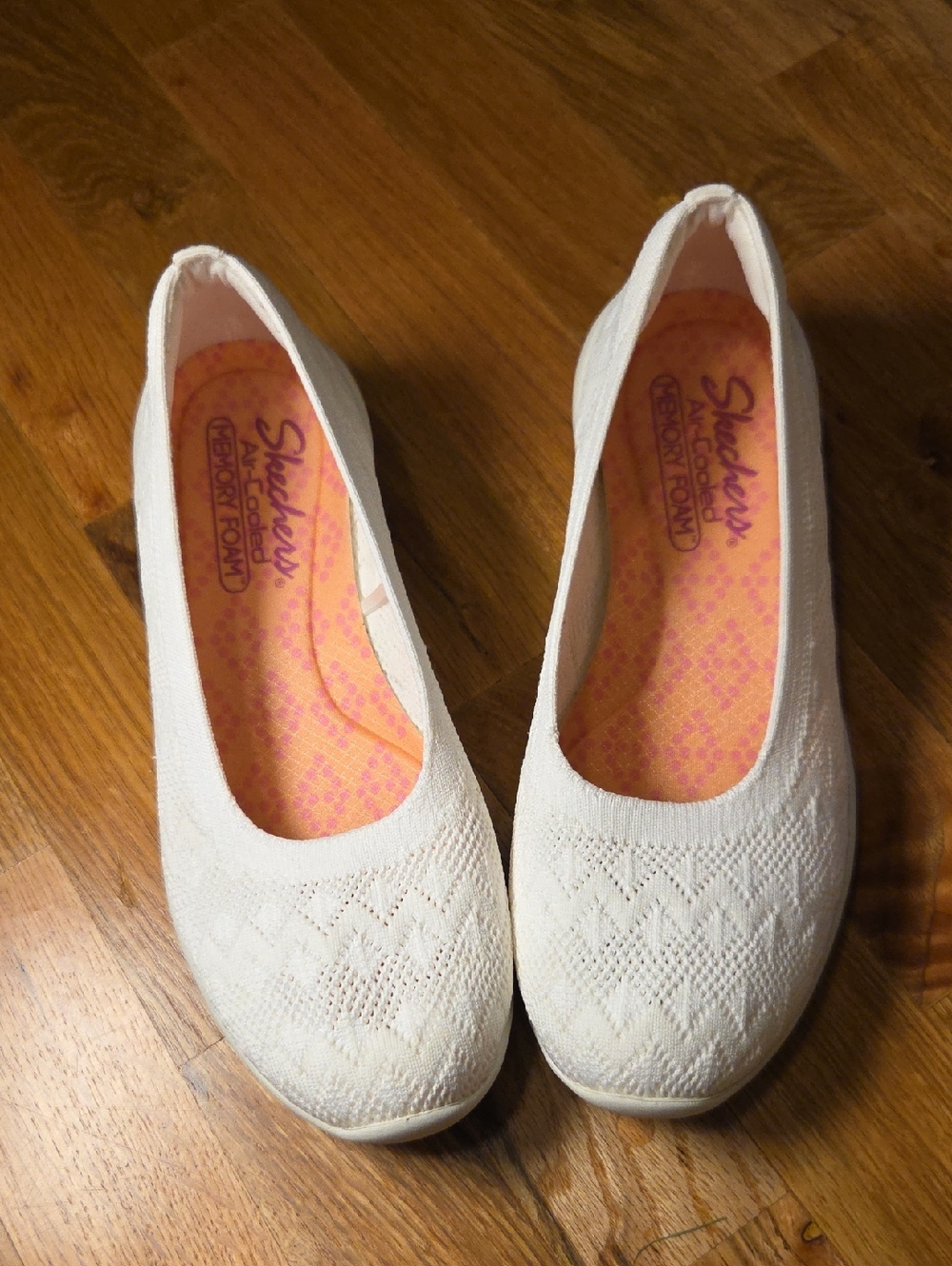 Skechers Women Memory Foam LaceCream Slip-On Knit Flats with Pink Insole Size 6